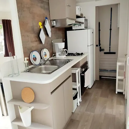 Mobile Moderne Dans Un 4 Etoiles Avec Piscine A 300m De La ! Holiday home *